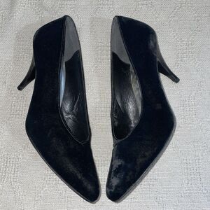 Stuart Weitzman Women’s Dress Pumps Size 7.5 B Black Velvet Going Out Party